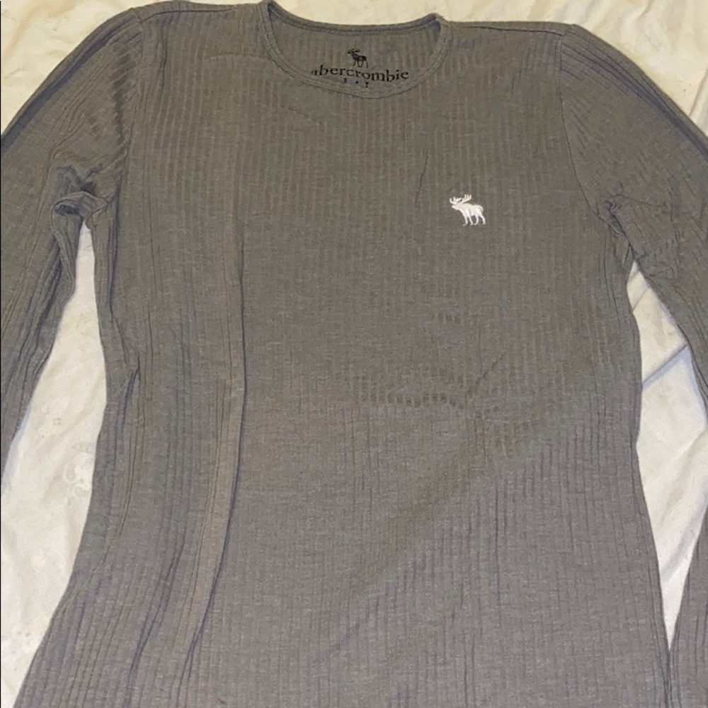 Grey long sleeve tee